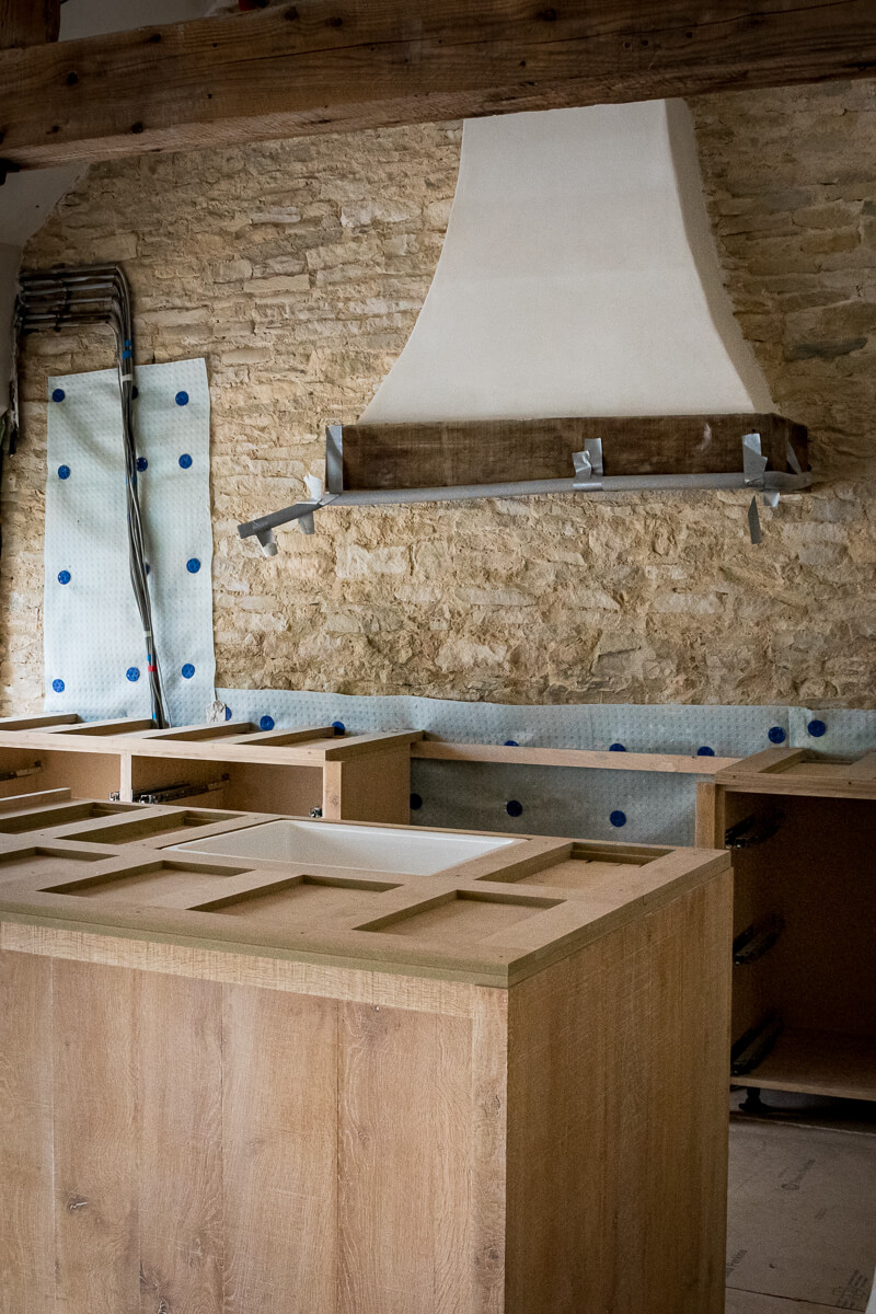 The transformation of the garden annex at Church View House is in full swing, with the team working across multiple disciplines to bring this self-contained spa and living suite toward completion. 